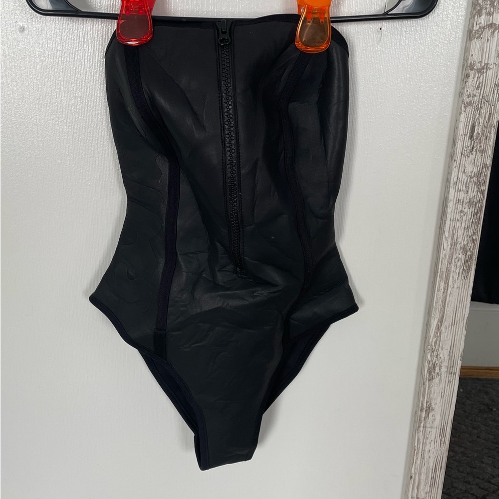 SKIMS RUBBERIZED SCUBA SWIM STRAPLESS ONE PIECE SIZE XS